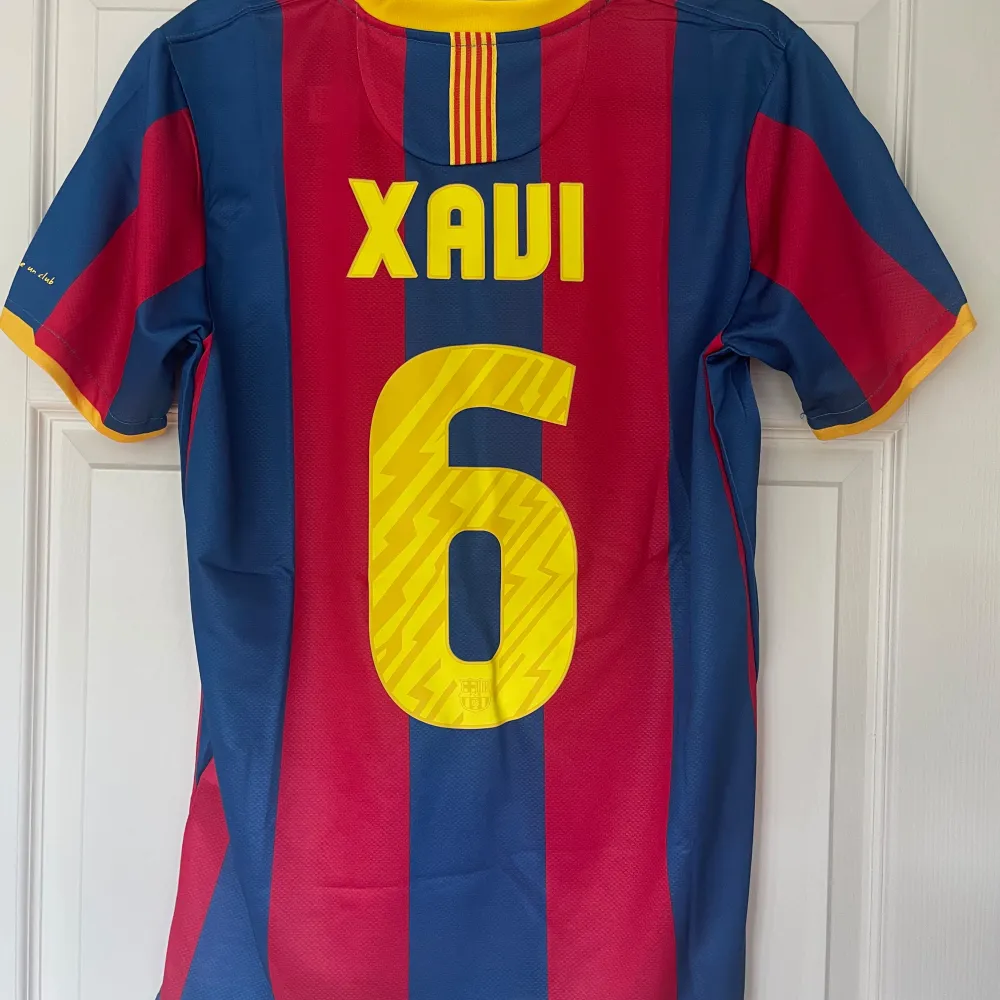 Xavi replika fotbollströja Barcelona. Tröjan är oanvänd! . Sportswear.