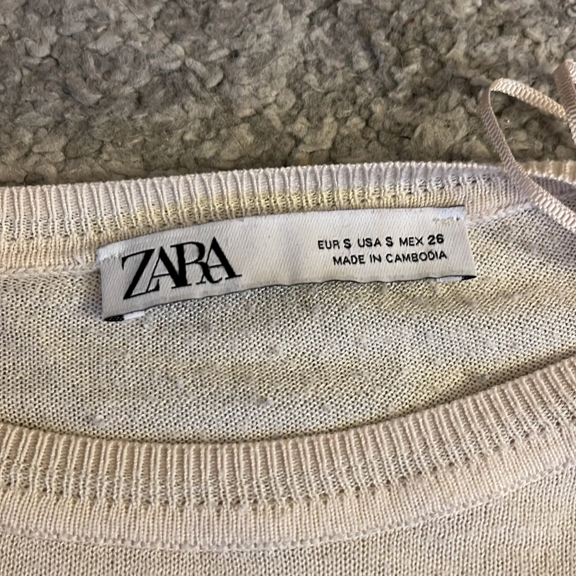 Beige och svart randig tröja från Zara - 90