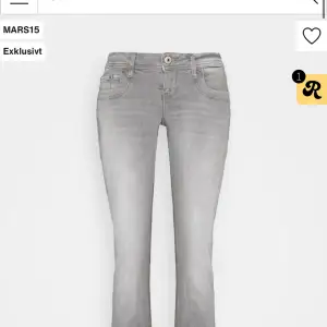 Hejjj, säljer nu mina väldigt populära Ltb jeans grey valerie, i storlek 25/34. Dom är köpta nyligen här på plick utan defekter alls. Slutsålda överallt och väldigt svåra att få tag på. Kommer inte ta fler bilder. Kan tänka mig att byta också.❤️