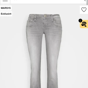 Ltb jeans grey valerie  - Hejjj, säljer nu mina väldigt populära Ltb jeans grey valerie, i storlek 25/34. Dom är köpta nyligen här på plick utan defekter alls. Slutsålda överallt och väldigt svåra att få tag på. Kommer inte ta fler bilder. Kan tänka mig att byta också.❤️