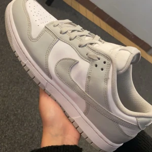 Jordan dunks grey/fog - Säljer de eftersom har tillräckligt med skor och är inte ett stort fan av de