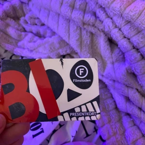 Bio presentkort 150kr - Säljer ett bio presentkort för billigare då det inte kommit till användning💕 Det finns 150kr på kortet