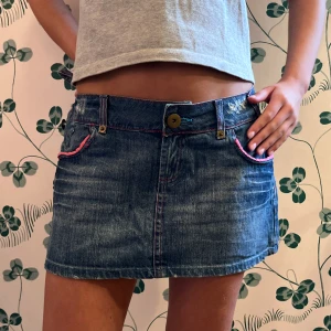 Jeanskjol! - Så snygg jeanskjol! MIDJEMÅTT:90cm