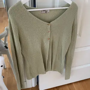Pastellgrön tröja med öppning💚💚nyskick 