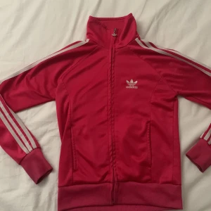adidas zip up - adidas zip up, jättebra skick🩷 storlek S. 