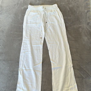 Vita Linnebyxor - Love Tree - Vita linnebyxor från Love Tree