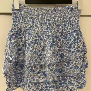 En kjol från bikbok, perfekt till sommaren 
