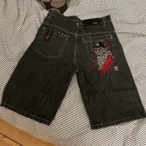 Tribal Gear jorts - Fett coola Tribal gear shorts! Bra skick, inga defekter. Skriv för mått eller vid frågor.