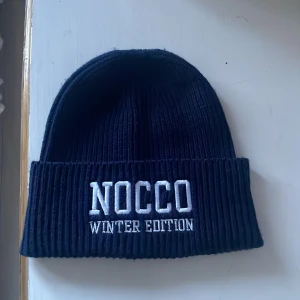Nocco mössa  - En väldigt limiterad nocco mössa som ej finnas att köpa! Den är i ny skick och endast använd en gång.  Kom med bud i DM 