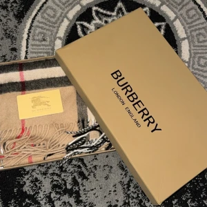 Burberry scarf - Helt ny Pris kan diskuteras 