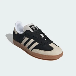 Adidas  - Finesneakerz på instagram för köp 💌