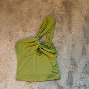 Grön top - En grön jätte fin grön top, oanvänd