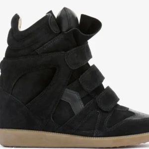 Söker ÄKTA Isabel Marant - Söker dessa skor då jag vill ha de till sommaren och våren, kolla även min profil för fler annonser!