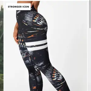 Tights från Stronger, modell Voodoo Storlek M. Nypris 899kr Lite tvättpåverkade men fortfarande fina!