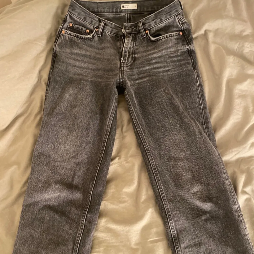 Straight jeans från Gina:) rätt urtvättade . Jeans & Byxor.