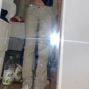 Jeans - Coola jeans från redial diamond, bra skick förutom några stenar har ramlat av på fickorna men inget man tänker på! 