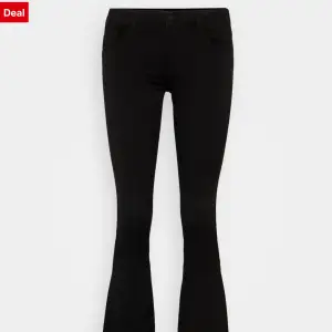 Svarta jeans, säljer pga för stora för mig. Buda!❤️