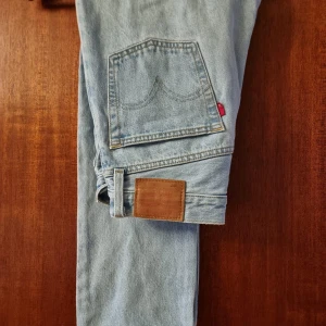 Levi’s 501 crop jeans W26L26 - Helt utan anmärkning, använda ett fåtal gånger. Storlek: W26L26 Material: 100% bomull