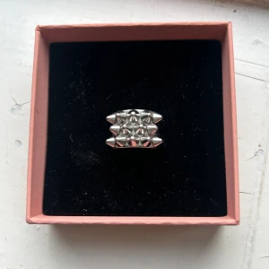 Edblad ring - Säljer mina fina populära Edblad ring eftersom den inte kommer till användning💗Mycket bra skick och sparsamt använt! Nypris: 400kr