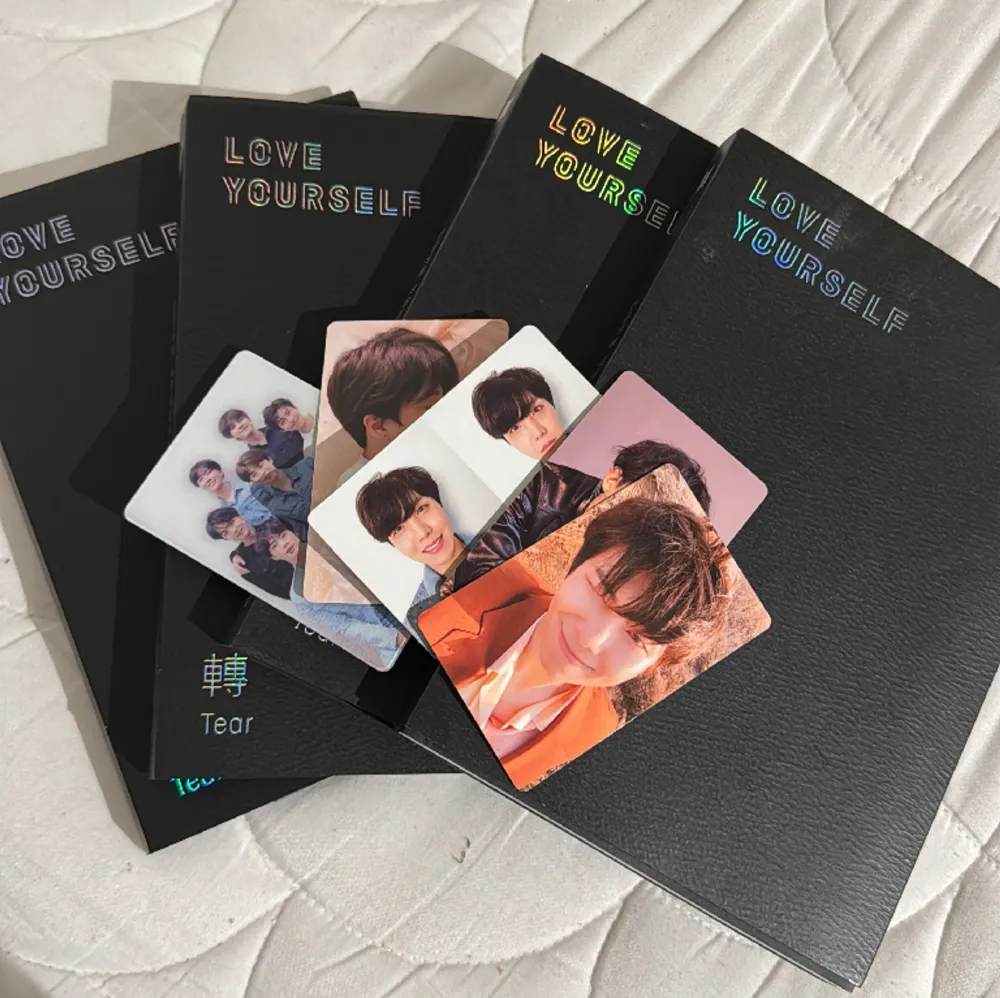 BTS Love yourself album ”Your” verisions set med fotokort/photocard. Accessoarer.