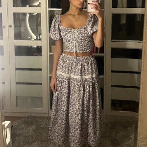 Blommigt set - Super fint somrigt set, tillgängligt att köpa plaggen separat💗Aldrig använd