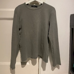 Tröja Filippa K - Bra skick  Sitter som S/M