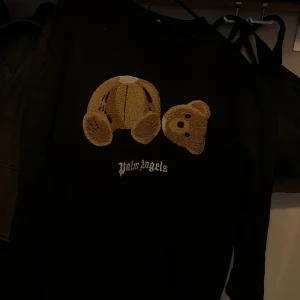 Palm angels sweatshirt - Mycket fin knappt använd Palm angels. Passar för både män & kvinnor. Passar M & L