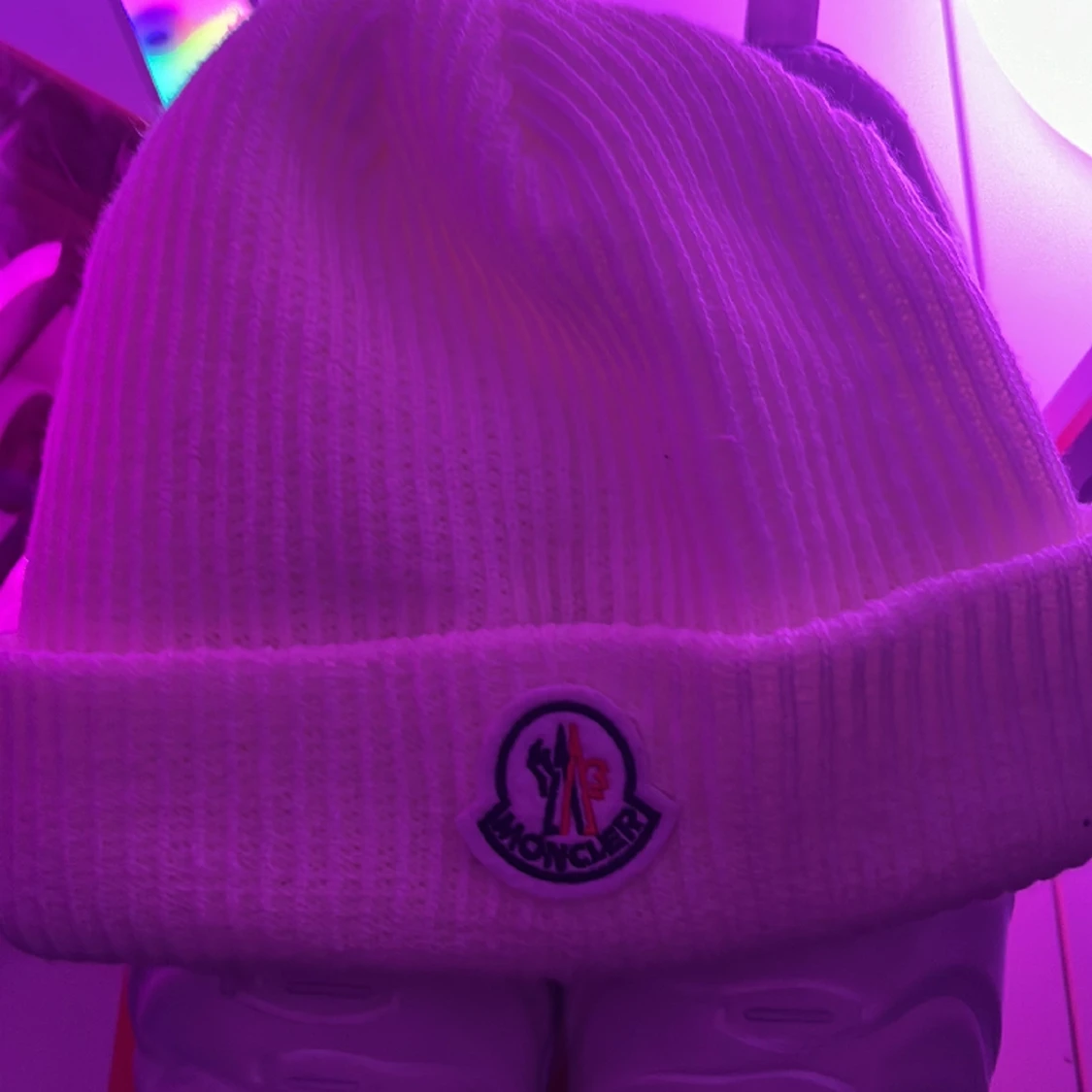 Vit Moncler mössa (one size)