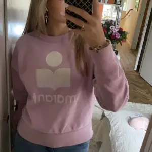 Säljer denna snygga isabel marant tröja som är i bra skick och endast använd några gånger!💗 Nypris cirka 2500kr 💕💕 skriv för fler bilder 