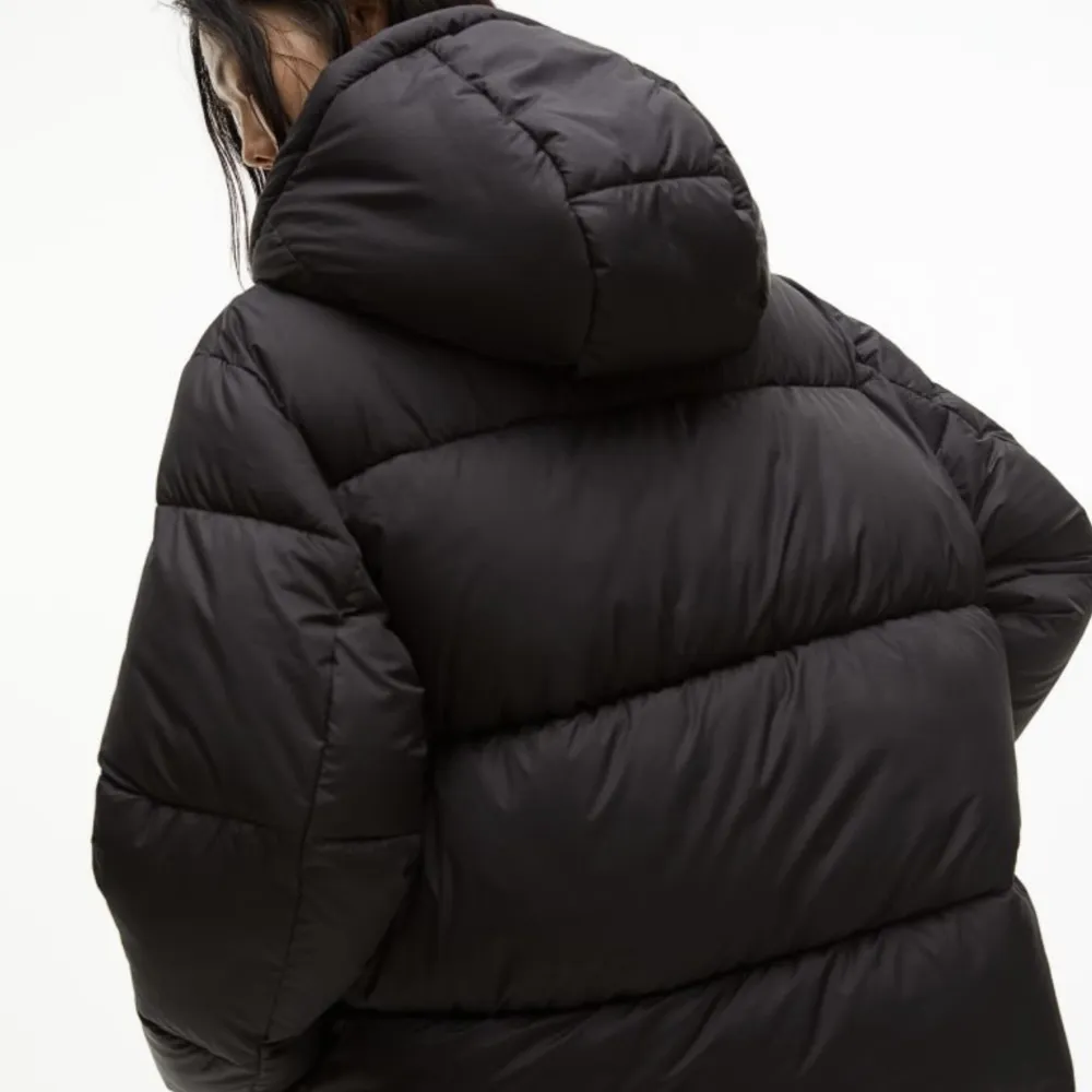 Vinterjacka från H&M (jackan jag säljer är samma modell fast i glansig)🤍. Jackor.