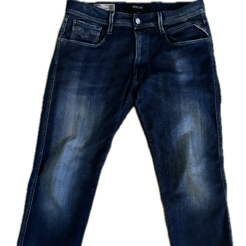 Säljer av en del jeans eftersom jag gått upp i vikt. Passar inte längre mig så säljer vidare för ett schysst pris! Inköpta för någon månad sedan. . Jeans & Byxor.
