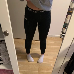 nike pro byxor  - svarta långa nike pros! säljer då de blivit för små! 