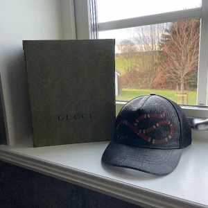 Gucci keps - GUCCI KEPS använd 2 månader. Köpt från vestiaire, allt og finns 
