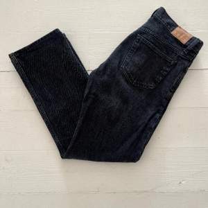 Weekday jeans i bra skick, pris 300kr ( nypris 600kr )