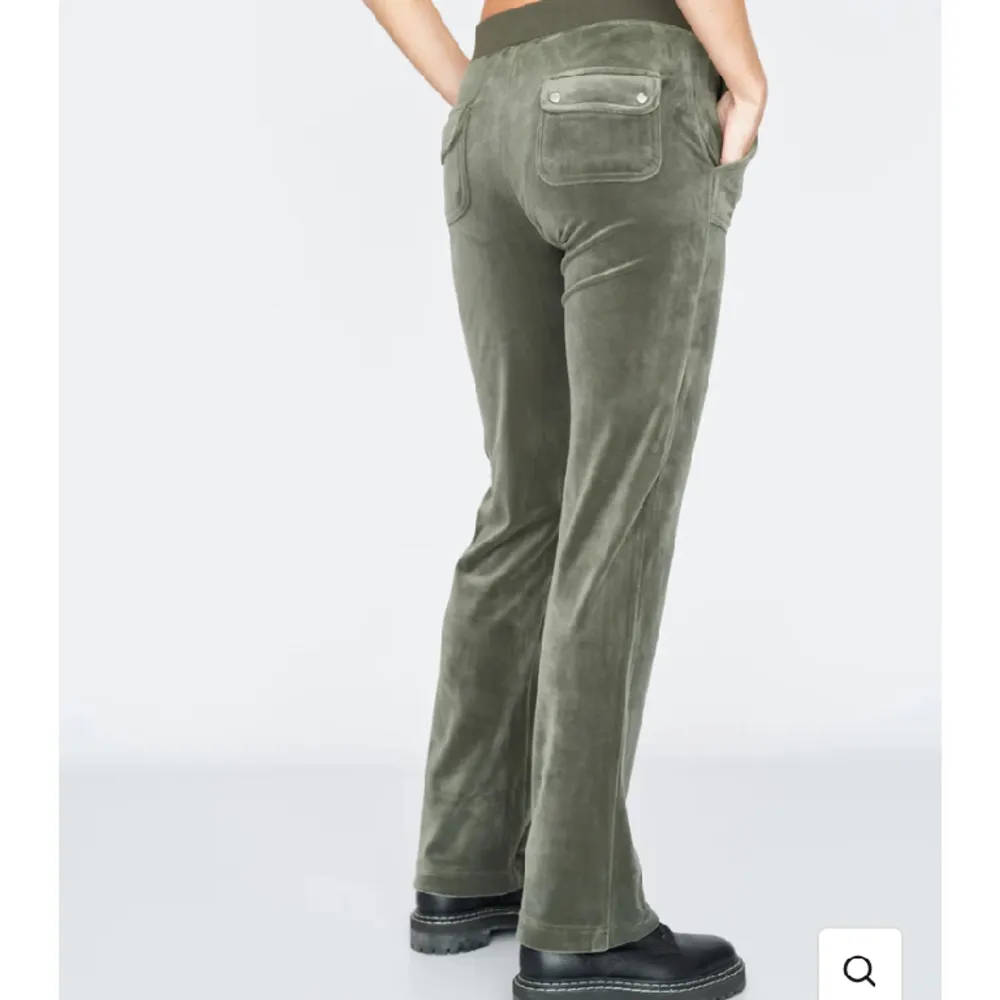 Säljer dessa fina byxor pga att dem inte kommer till användning!  Storlek S  Köparen står för frakten 🫶🏻. Jeans & Byxor.