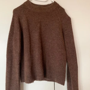 Stickad tröja från Only - Använd några få gånger, i fint skick  Storlek XS, normal i storleken men hade kunnat passa S