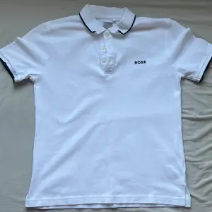 En Hugoboss piké t-shirt