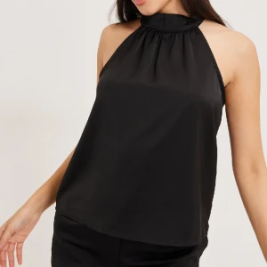 Halterneck JDY - En fin topp som jag köpt på jeansbolaget av märket JDY, i nästintill nytt skick!  