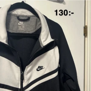 Kofta/träningsjacka - Kofta/träningsjacka från Nike