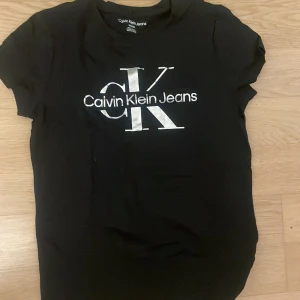 Helt ny  - Helt ny Calvin Klein t-shirt 