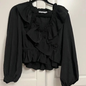 Topp - Jättesnygg topp från Na-Kd❤️‍🔥säljer för att den är för stor på mig