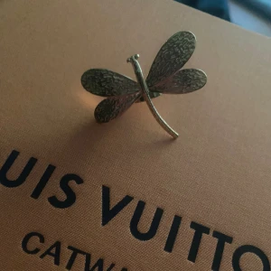 Trollslända ring🥂 - Trollslända ring! Helt ny, säljer då jag fick två. Den är justerbar så passar alla! Tryck gärna på köp direkt