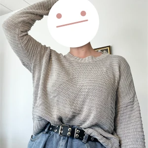 Tunnare Stickad tröja - Stickad tröja från h&m, något tunnare st M men sitter mer som en L Använd fåtal gånger