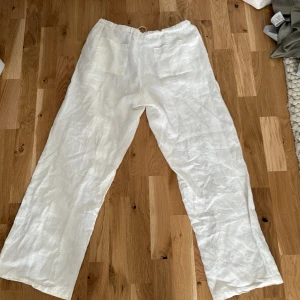 Vita lågmidjade linne byxor - Super snygga lågmidjade linnebyxor💓🥰 Endast använda 2 gr!