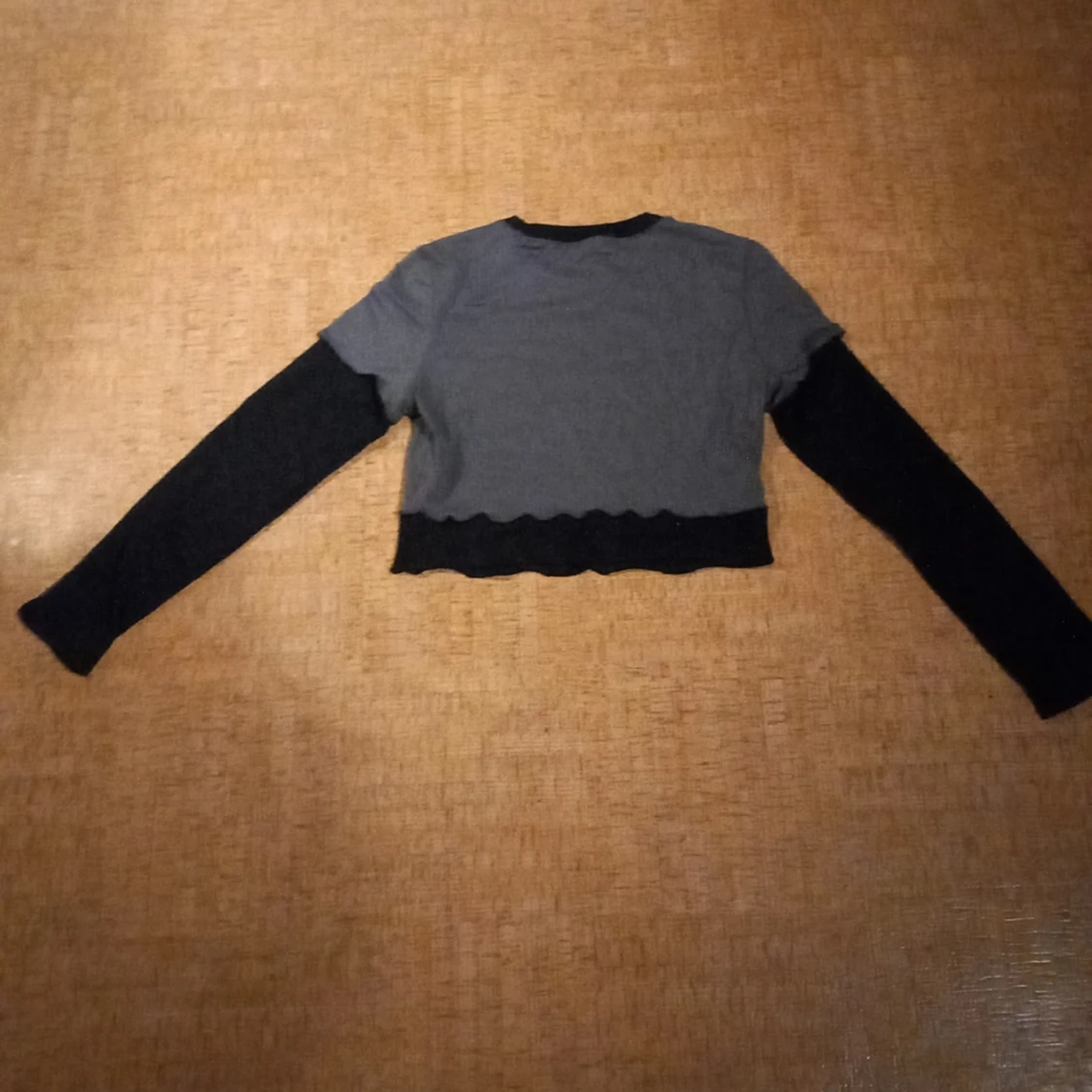 Grå tröja med ögon design - 90