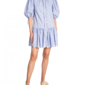 By Malina klännning Ljusblå - Superfin klänning,  By Malina.  Använd MAX 4 gånger så i superfint skick  Köpt för 2000 men säljer för 700kr