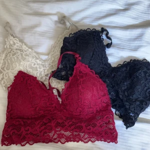 Spets bh - 3 stycken spets bh:ar, använda fåtal gånger. Storlek S, alla 3 för 100kr