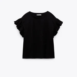 Svart topp - Svart topp från Zara 🌸 Fint skick, stl S