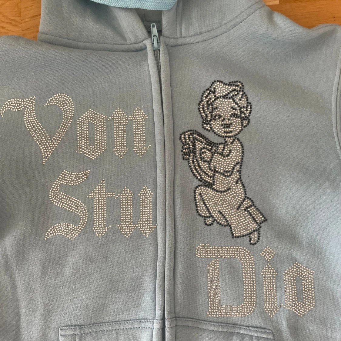 Ljusblå zipper  - 92