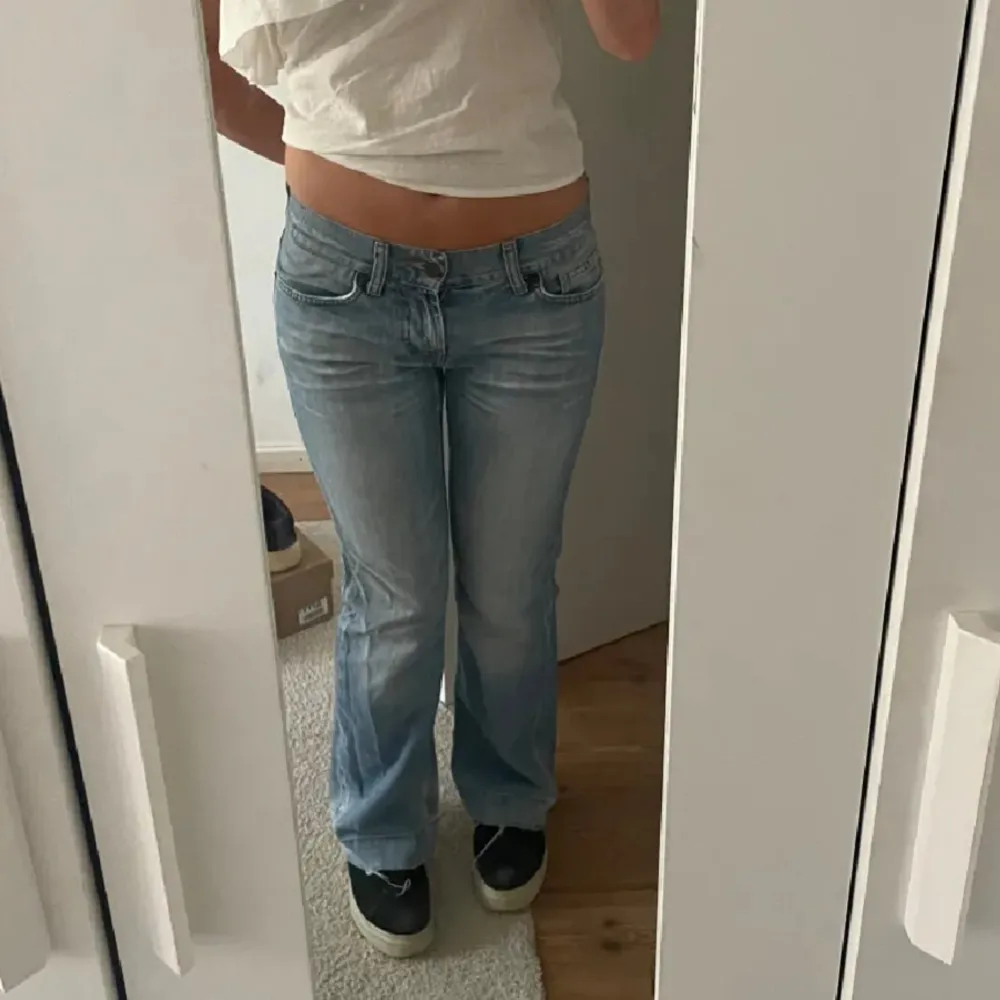 blå jeans köpta här från plick, men säljer då de tyvärr inte passa mig💕skriv innan ni köper!!. Jeans & Byxor.